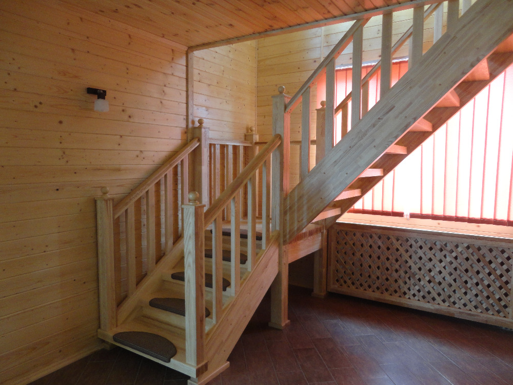 Montáž jasanového schodiště 